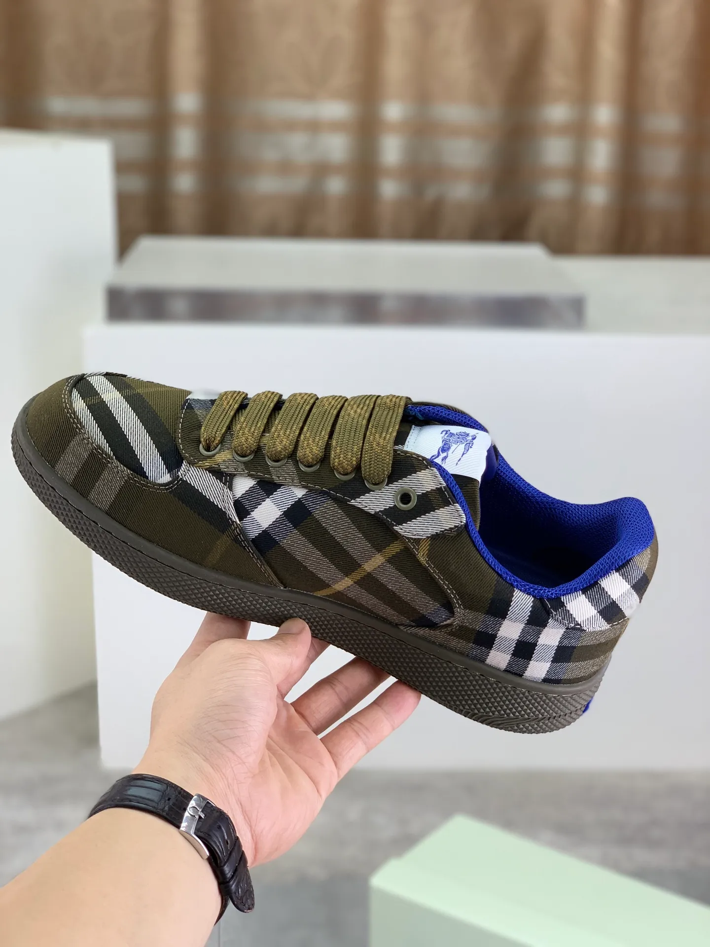Factory price P580 [BURBERRY] Burberry - High-end quality original order - Upper: imported 🔝 original material - Inner: cowhide lining, feet; water-dyed cowhide - Outsole: ultra-light TPR rubber; two-color molded outsole - Super high quality control · Fine workmanship: highlighted (high-end, extravagance, grade) -Size: 38-46 (Male 38 46 can be customized) · Color: 5️⃣ colors available